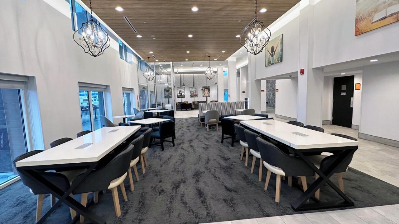 Отель La Quinta By Wyndham Chicago O'Hare Airport Розмонт Экстерьер фото