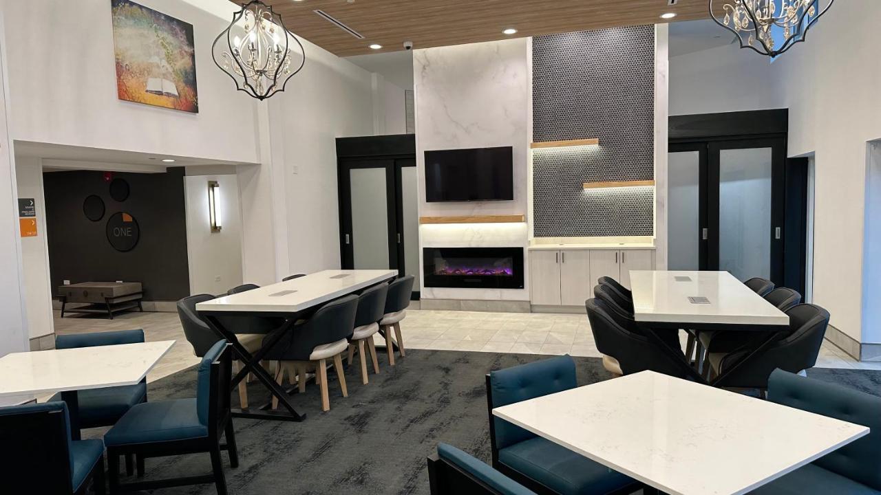 Отель La Quinta By Wyndham Chicago O'Hare Airport Розмонт Экстерьер фото
