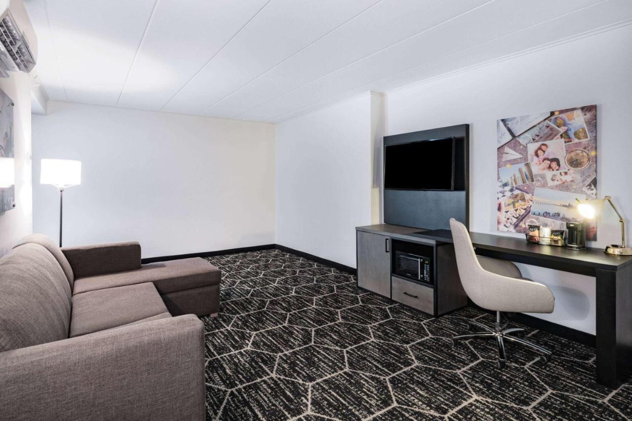 Отель La Quinta By Wyndham Chicago O'Hare Airport Розмонт Экстерьер фото
